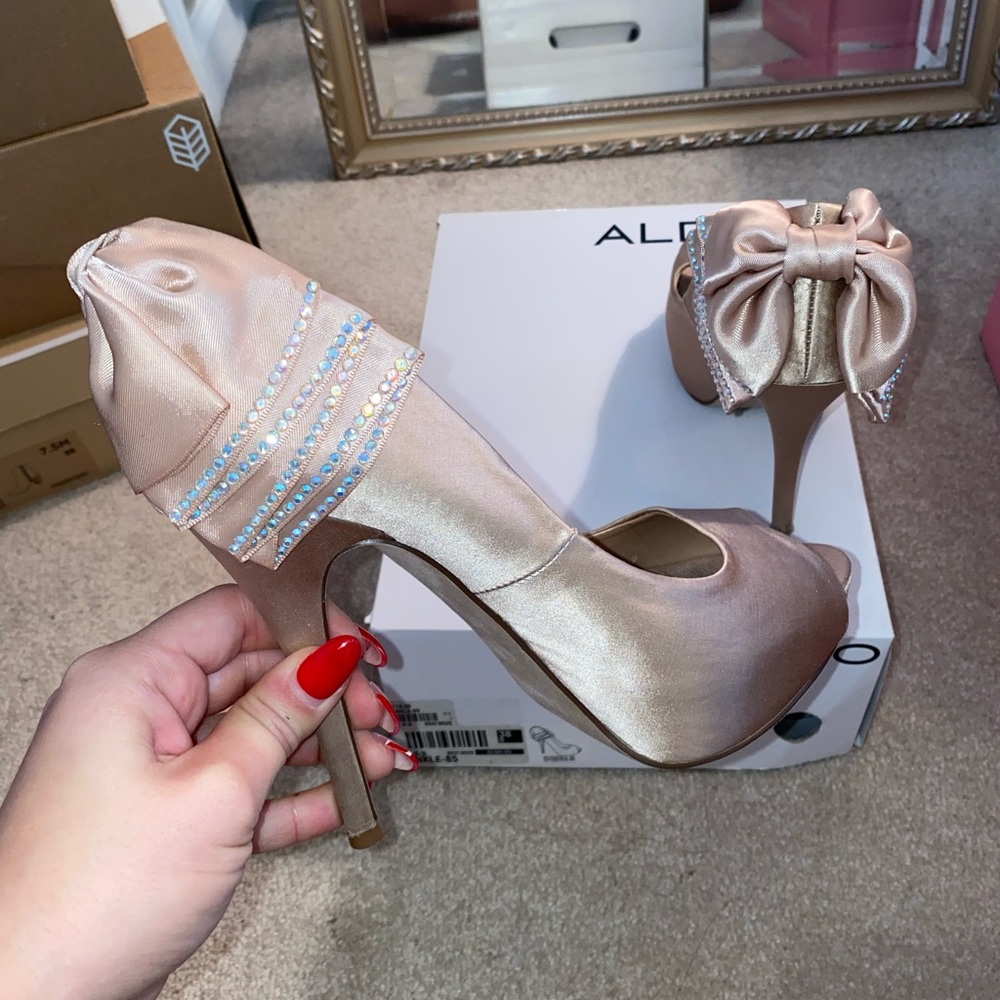 Aldo Satin Peep toe Pump